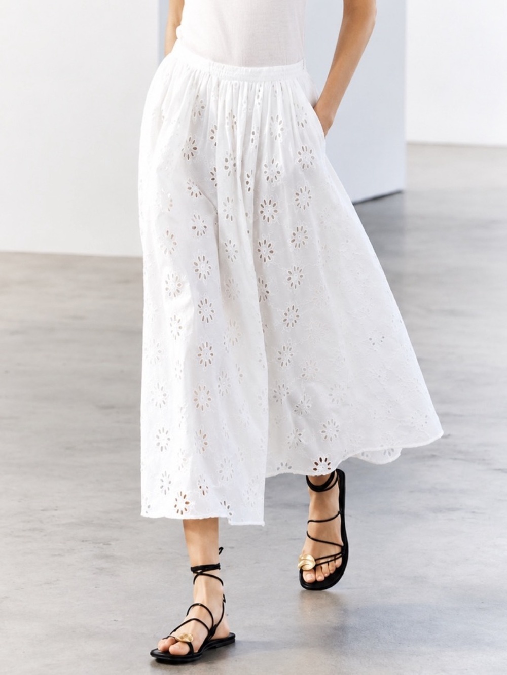 NWT Zara eyelet embroidery midi skirt S